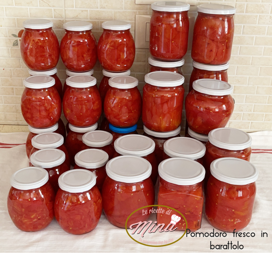 Pomodoro fresco in barattolo