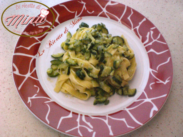 Fettuccine-con-zucchine-595x446