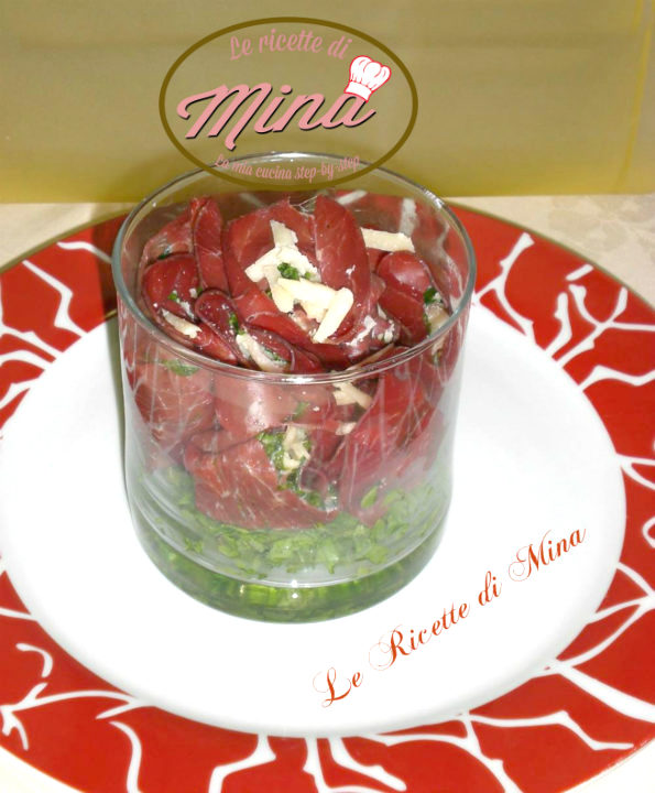 bicchiere di rucola formaggio e bresaola