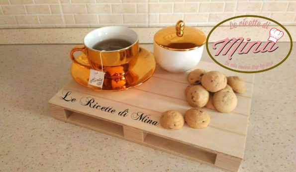 biscottini alla nocciola con gocce di cioccolata