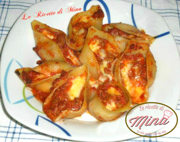 conchiglioni rossi ripieni