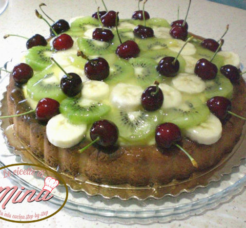 crostata di frutta con ciliege