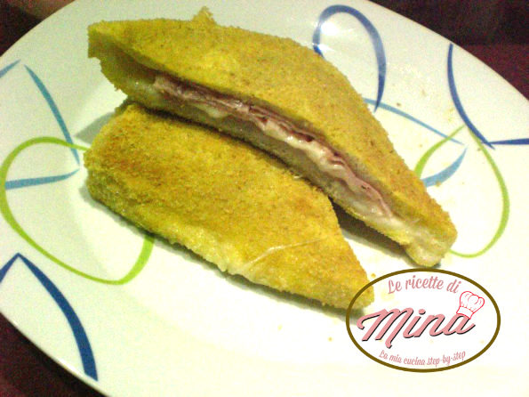 fagotto di mozzarella e cotto al forno