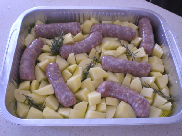salsicce-di-maiale-e-patate-al-forno-3