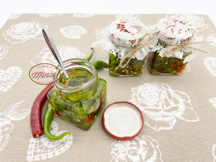 Conserva di peperoncino fresco in olio extra vergine