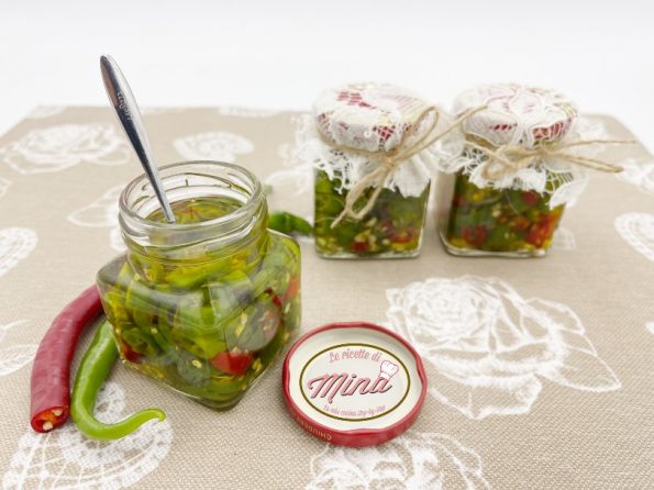 Conserva di peperoncino fresco in olio extra vergine
