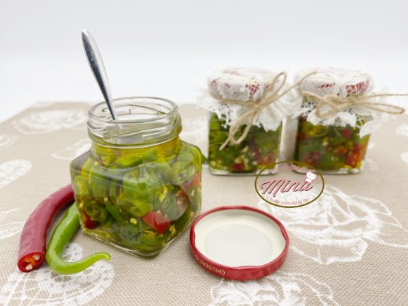 Conserva di peperoncino fresco in olio extra vergine
