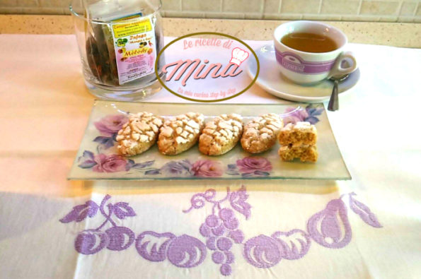 biscottini-gluten-free-e-tisana-per-una-dolce-notte