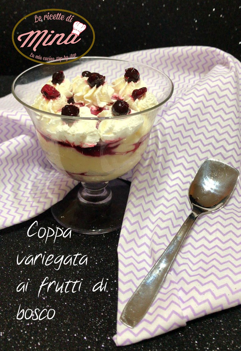 Coppa variegata ai frutti di bosco