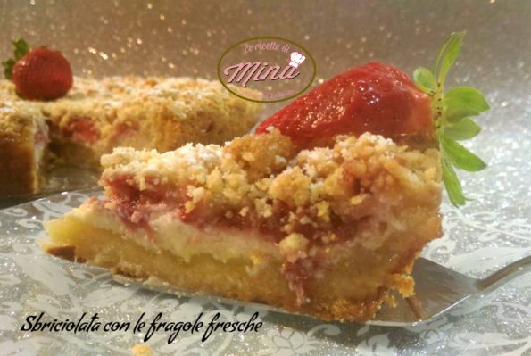 Sbriciolata con le fragole fresche