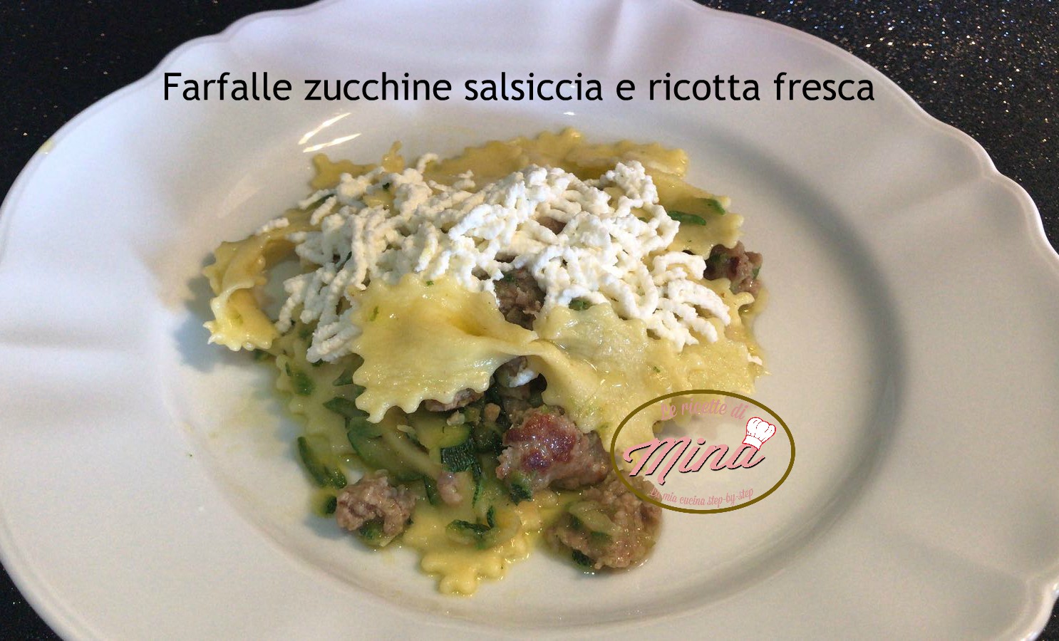 Farfalle con salsiccia zucchine e ricotta fresca