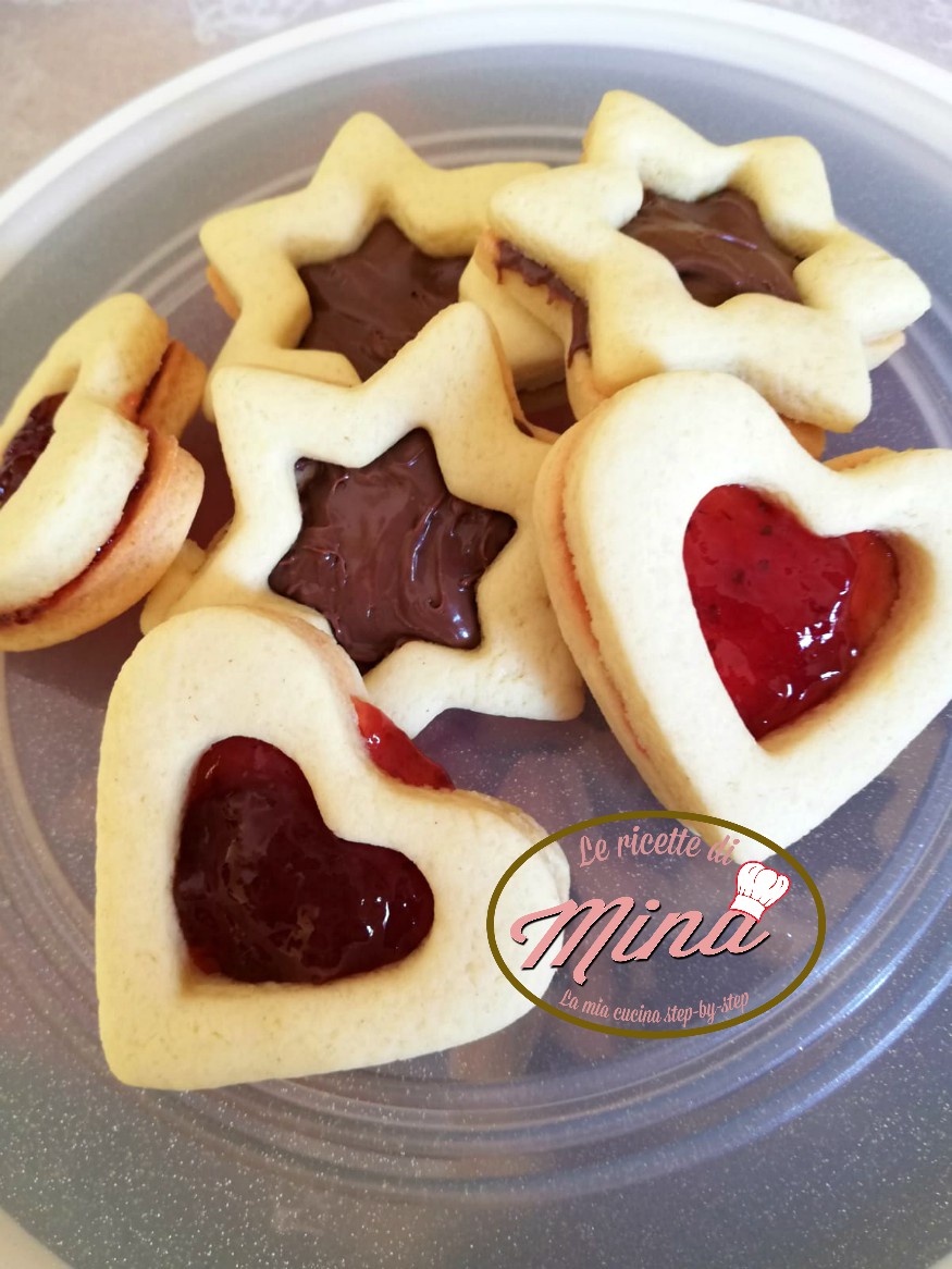 Biscottini di frolla farciti e bagnati al cioccolato