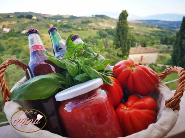 Conserva di pomodoro fatta in casa abruzzese