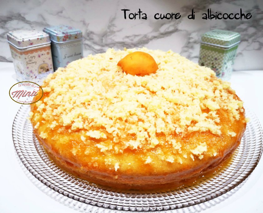 Torta cuore di albicocche
