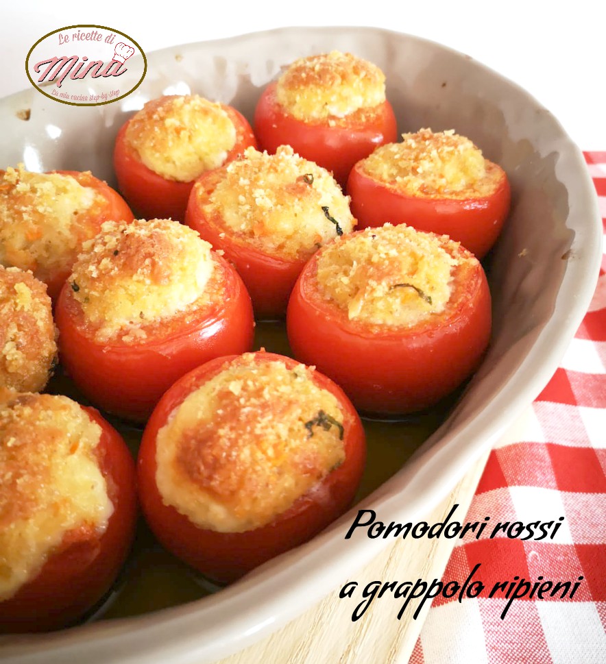 Pomodori rossi a grappolo ripieni