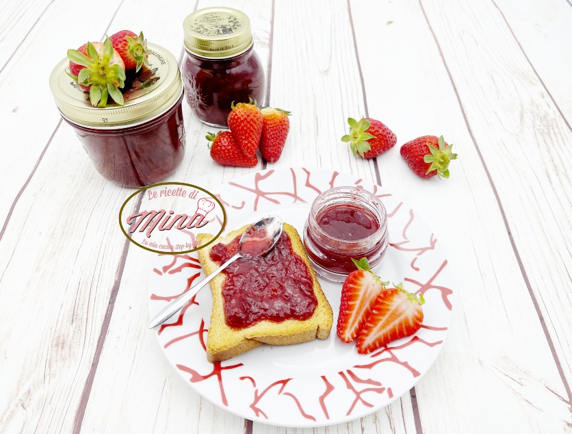 Confettura di fragole a pezzettoni