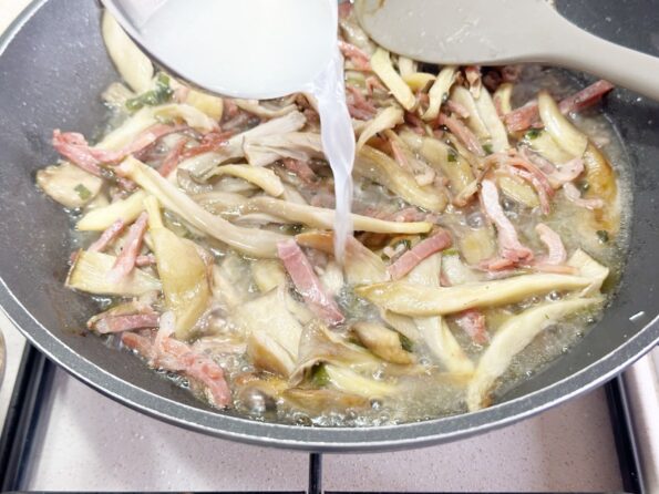 Farfalle con funghi pleurotus e spek