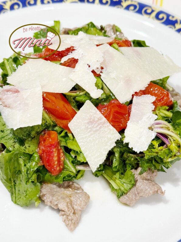 Straccetti di vitello con la rucola e parmigiano