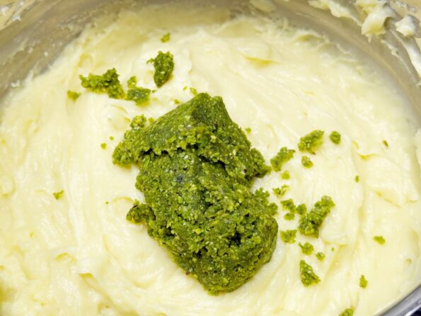 Rotolo al pistacchio con crema di pistacchi