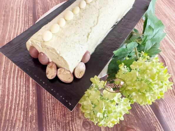 Rotolo al pistacchio con crema di pistacchi