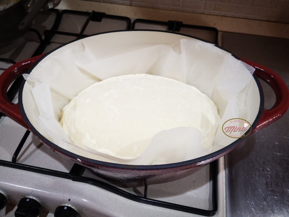 Pane in pentola di ghisa: il trucco per la crosta croccante