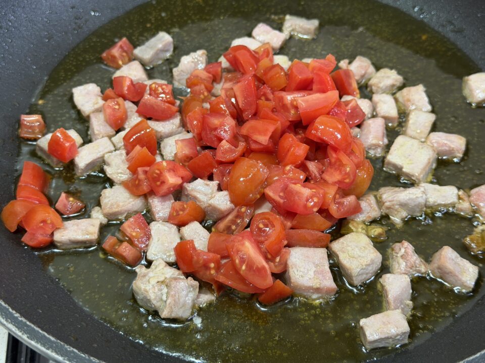 Pasta con tonno fresco